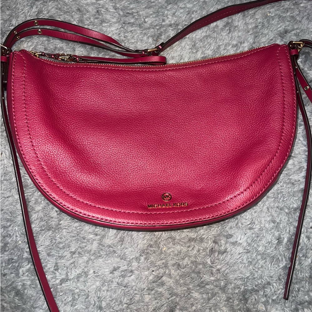Round RED MK Crossbody bag❤️❤️